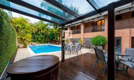 Casa com 767 m², 6 quartos sendo 4 suítes à venda no bairro Uberaba.