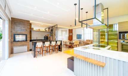 Casa de condomínio com 255 m², 3 quartos sendo 2 suítes à venda no bairro Uberaba.
