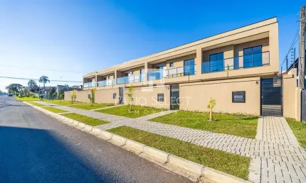 Casa em condomínio com 3 quartos sendo 1 suíte à venda no bairro santa felicidade.
