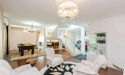 Casa Semi-mobiliada, 5 dormitórios, 2 Suítes, 2 Vagas de Garagem - Umbará - Curitiba/PR