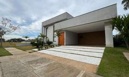 Casa à venda em Jaguariúna, Residencial Campo Camanducaia, com 3 suítes, com 256.19 m²