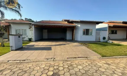 Casa à venda em Jaguariúna, Vargeão, com 3 quartos, com 139 m², Condomínio Francisco Bombarda