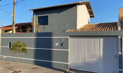 Casa à venda em Jaguariúna, Jardim Silvio Rinaldi, com 3 quartos, com 175 m²