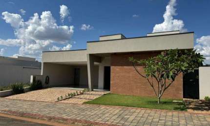 Casa à venda em Santo Antônio de Posse, Centro, com 3 quartos, com 200 m²