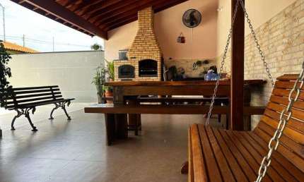 Casa à venda em Jaguariúna, Jardim Europa, com 4 quartos, com 237 m²