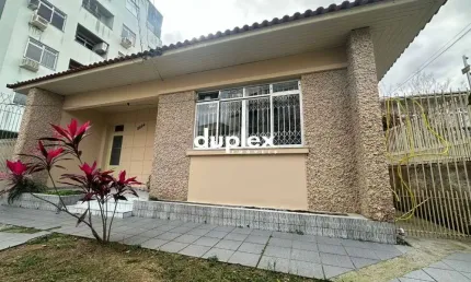 Casa 5 dormitórios sendo 1 suíte, vaga 4 carros e amplo terreno comercial em capoeiras