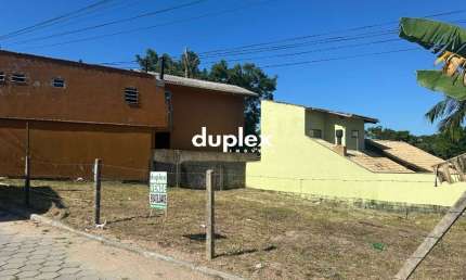 TERRENO COM 265 M² ENTRE A BAIA DOS GOLFINHOS E PONTA DOS MAGALHÃES
