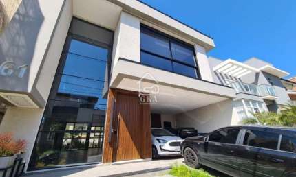 Casa em condomínio fechado com 3 quartos à venda na Rua Hermenegildo Luca, São Braz, Curitiba, 307 m2 por R$ 3.580.000