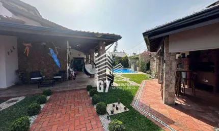MEGA CASA COM TERRENO DE 556m e uma area construida de 225m - 4 SUITES - E COM PISCINA