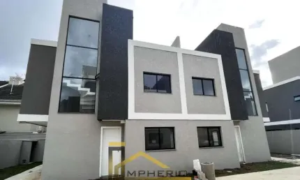 Linda casa em condomínio à venda em Curitiba-PR, bairro Uberaba: 3 quartos, 1 suíte, 1 sala, 4 banheiros, 1 vaga, 105,53 m².