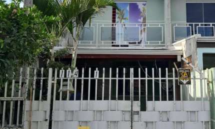 Excelente oportunidade! Casa à venda em Curitiba-PR, Campo de Santana, com 3 quartos, 1 sala, 2 banheiros e 2 vagas de garagem.