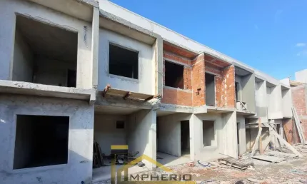 Sobrado à venda em Curitiba-PR, Cidade Industrial: 3 quartos, 1 sala, 2 banheiros, 1 vaga de garagem, 92,00 m² de área.
