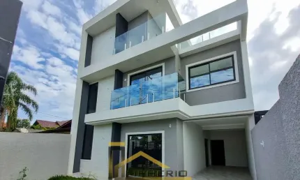 Imperdível! Casa à venda em Curitiba-PR, bairro Pinheirinho, 3 quartos, 1 suíte, 1 sala, 2 banheiros, 2 garagens, 160m².