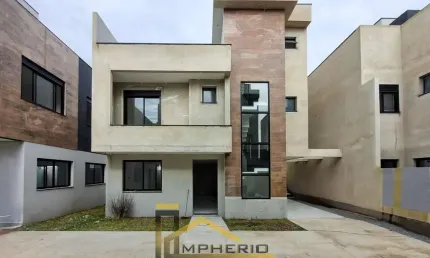 Imperdível oportunidade: Casa em condomínio de alto padrão com 3 quartos e 1 suíte no Uberaba, Curitiba-PR