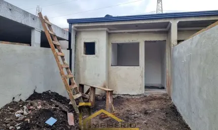 Casa à venda em Curitiba-PR, Campo de Santana: 2 quartos, sala, banheiro, garagem - 46m² de área. Imperdível!