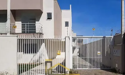 Espaçosa Casa em Condomínio - 3 Quartos, 1 Suíte, 3 Banheiros e 2 Vagas de Garagem no Campo Comprido, Curitiba-PR!