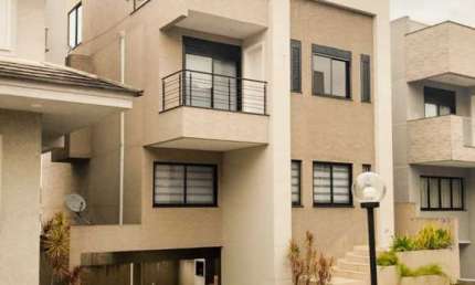 Luxuosa casa em condomínio à venda em Curitiba-PR, no Campo Comprido: 5 quartos, 4 suítes, 2 salas, 5 banheiros, 4 vagas, 316m².
