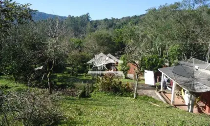 Sítio com 3 casas e açude a venda em Picada Café na Serra Gaúcha