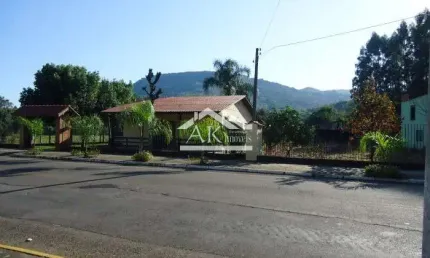 Sítio urbano com fundos ao Rio Cadeia a venda em Picada Café na Serra Gaúcha