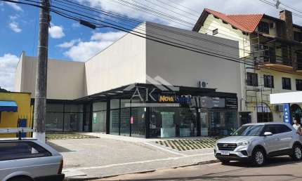 Sala comercial com mezanino à venda no centro de Picada Café, na Serra Gaúcha