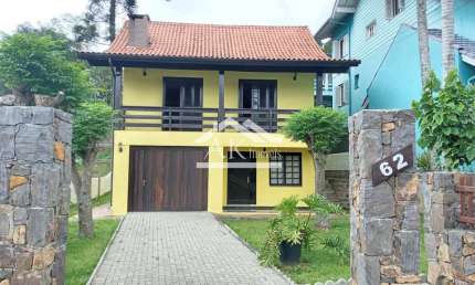 Casa com dois quartos e sala com lareira à venda em Nova Petrópolis na Serra Gaúcha