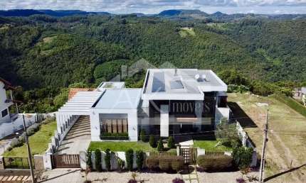 Casa de alto padrão com suíte, piscina e vista, à venda em Nova Petrópolis na Serra Gaúcha