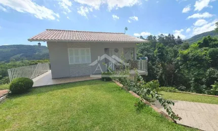 Casa com amplo terreno e 3 quartos à venda em Picada Café na Serra Gaúcha