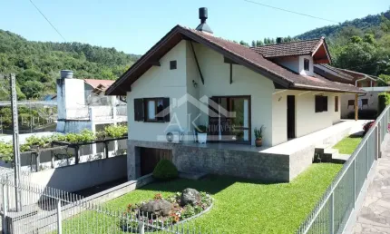 Belíssima casa plana à venda em Picada Café na Serra Gaúcha