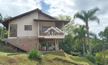 Casa com  01 quarto e 01 suíte à venda em Picada Café, na Serra Gaúcha.