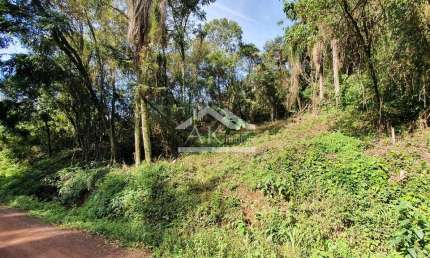 Belo terreno com vertente à venda na cidade de Morro Reuter-RS