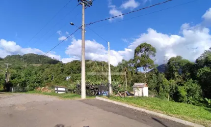 Lindo terreno, com fundos para o rio cadeia, a venda em picada café, na serra gaúcha