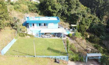 Belíssima casa com piscina, à venda na cidade de Nova Petrópolis, na Serra Gaúcha