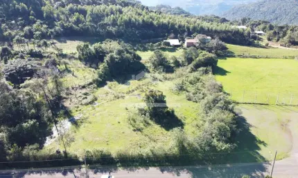 Amplo terreno plano à venda em Picada Café na Serra Gaúcha