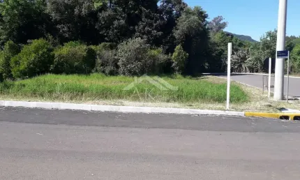 Terreno de esquina, com fácil acesso, a venda em Picada Café, na Serra Gaúcha
