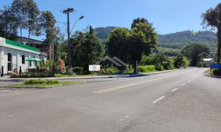 Amplo terreno às margens da BR 116 em Picada Café na Serra Gaúcha