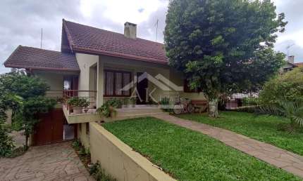 Casa mobiliada, de dois pavimentos, à venda em Nova Petrópolis na Serra Gaúcha!