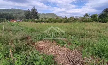 Terreno de esquina, plano à venda na cidade de picada café na serra gaúcha