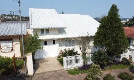 Duas casas sobre amplo terreno à venda em dois irmãos rs