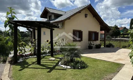 Belíssima casa de dois pavimentos, à venda em Nova Petrópolis na Serra Gaúcha