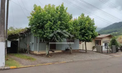 Duas casas edificadas no mesmo terreno, à venda em picada café na serra gaúcha
