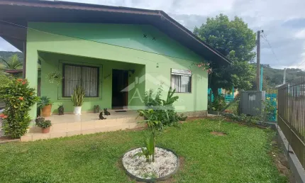Casa ampla com três quartos à venda em Picada Café na Serra Gaúcha
