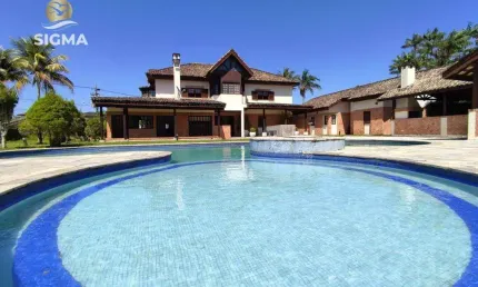 Casa com 6 suítes e casa de caseiro  - Área de lazer com piscina, churrasqueira e jardim - 4 vagas - Jardim Acapulco - Guarujá/SP