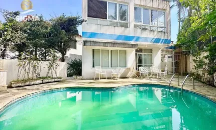 Frente mar - casa à venda com 4 suítes - piscina e churrasqueira - 5 vagas - enseada - guarujá/sp