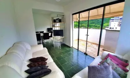 Cobertura com 3 quartos sendo 1 suíte à venda na Praia do Tombo - Guarujá/SP.