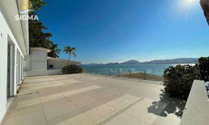 FRENTE MAR - Casa com 3 Suítes à venda na Praia da Enseada Guarujá/SP.