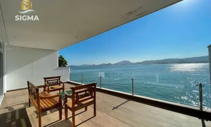 FRENTE MAR - Casa com 3 Suítes à venda na Praia da Enseda Guarujá/SP.