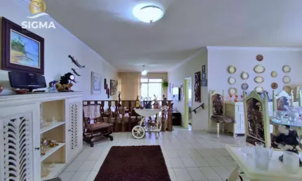 Apartamento a venda na praia, 3 dormitórios sendo 1 suíte, 160 m² de área útil, vista para o mar.