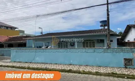 Casa com 4 dormitórios à venda, 156 m² por R$ 600.000 - Centro - Navegantes/SC