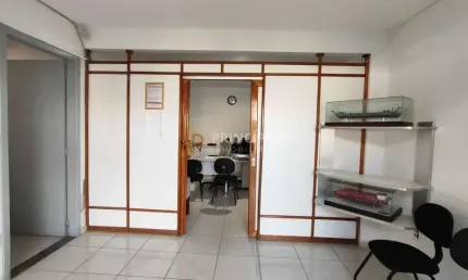 Prédio à venda  por R$ 1.500.000,00 - Centro - Navegantes/SC