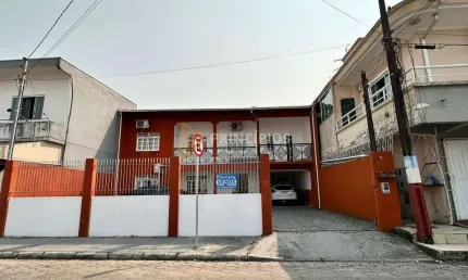 Sobrado com 6 dormitórios à venda, 260 m² por R$ 890.000 - Centro - Navegantes/SC